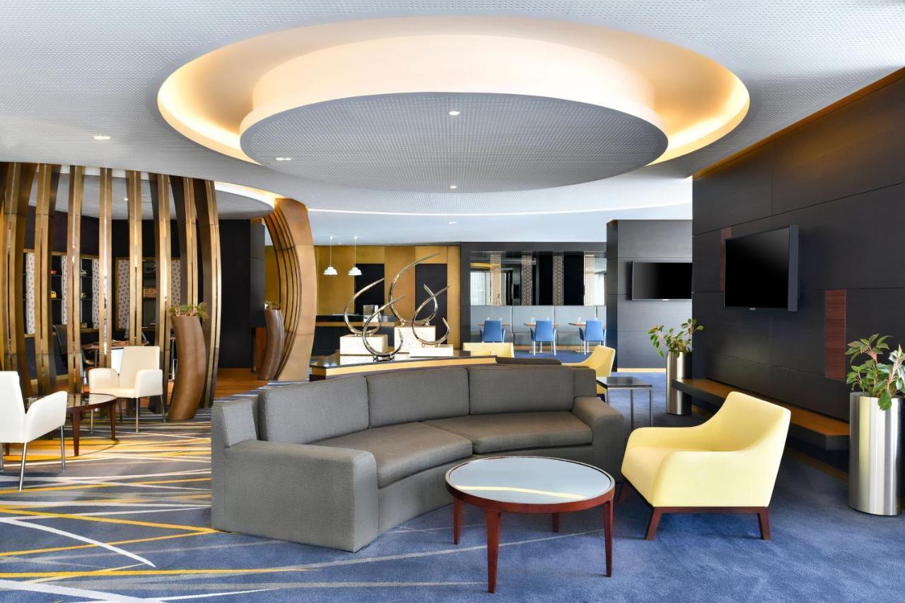 The Westin Doha Hotel & Spa Luaran gambar The lounge at the airport