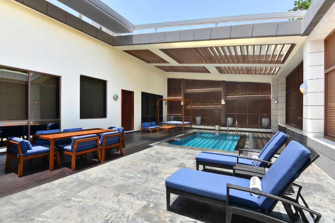 The Westin Doha Hotel & Spa Luaran gambar The pool at the hotel