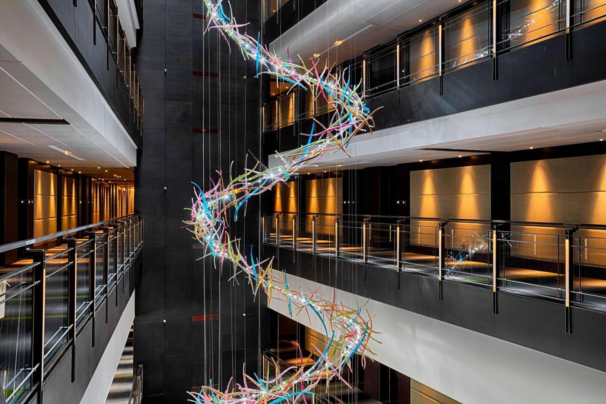 The Westin Doha Hotel & Spa Luaran gambar The interior of the hotel